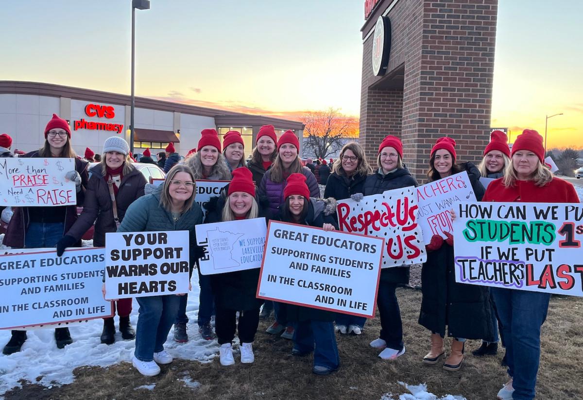 Les enseignants de Lakeville au Minnesota votent la grève après 300 jours de négociations